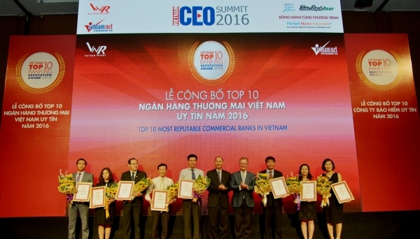 Vietcombank khẳng định vị thế Top 10 ngân hàng có uy tín năm 2016